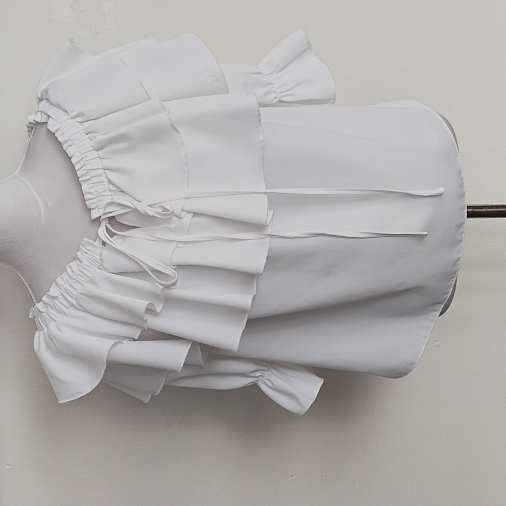 Byinns white double layer shirt can be worn off the shoulders